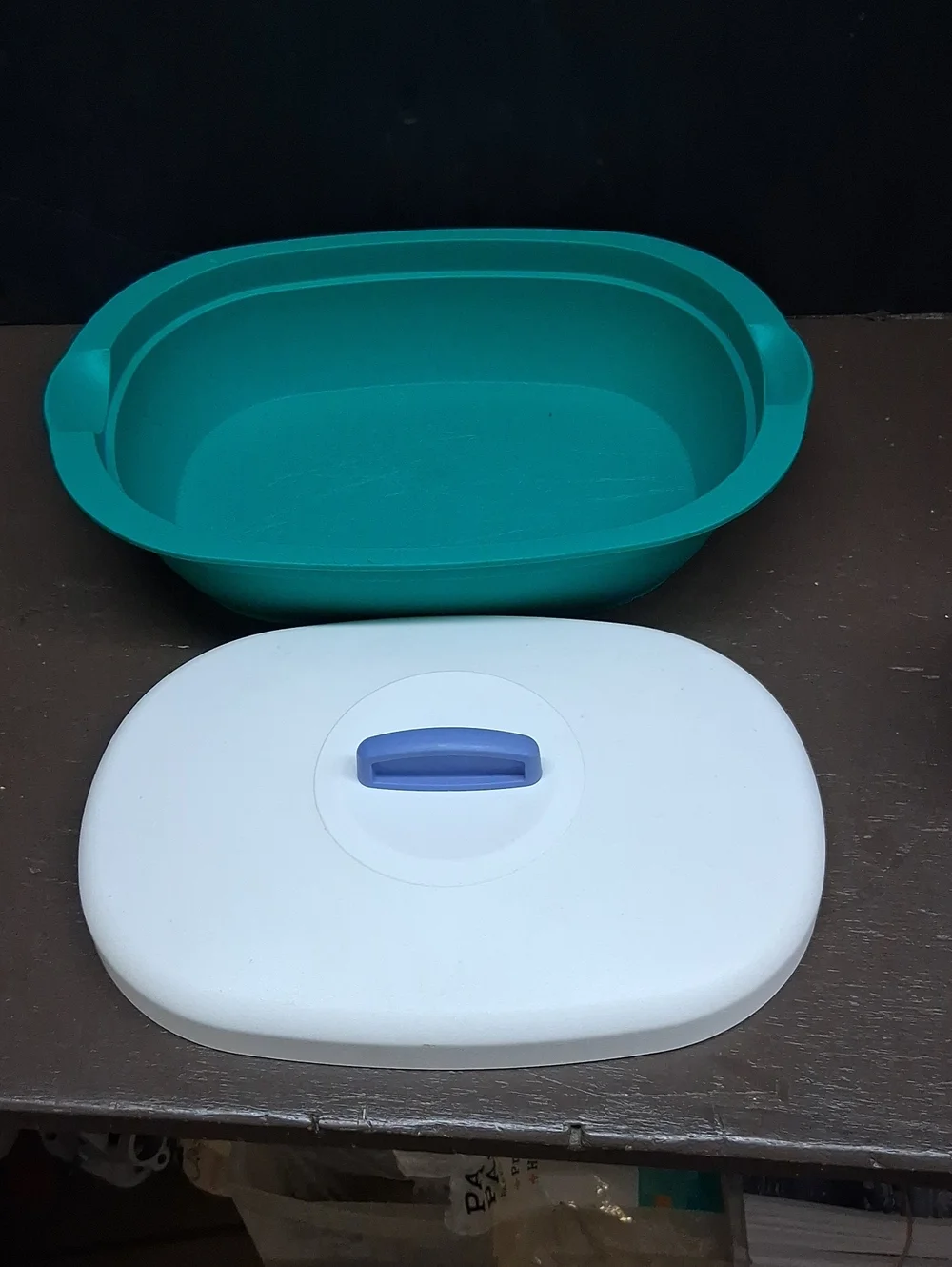Tupperware 4 pc set, 7.25 Cup, 2 cup, & set 2 - 6 oz. containers‎
